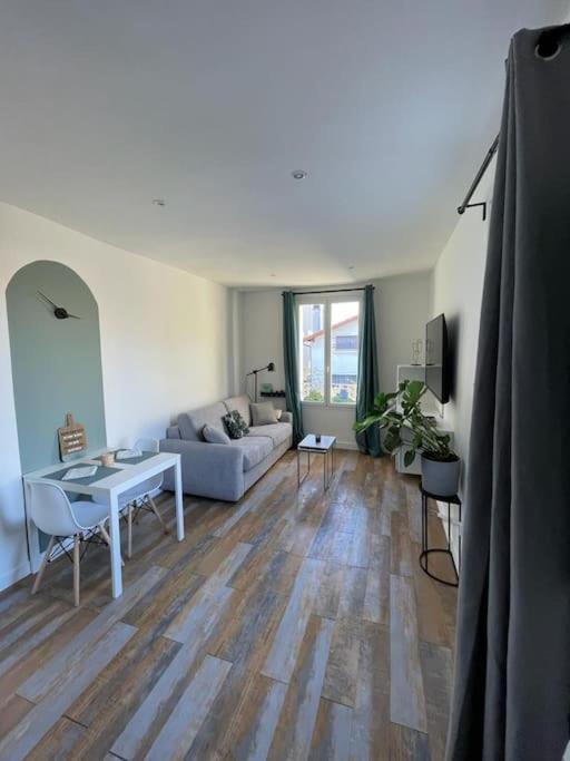 Charmant Studio Tout Equipe Aux Portes De Paris Bagnolet Exterior photo